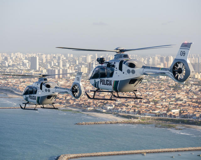 H135 - Fortaleza - Ceará Helicópteros H135 voando em Fortaleza - Ceará