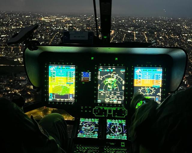Painel H135 com sistema aviônico Helionix Painel H135 com sistema aviônico Helionix