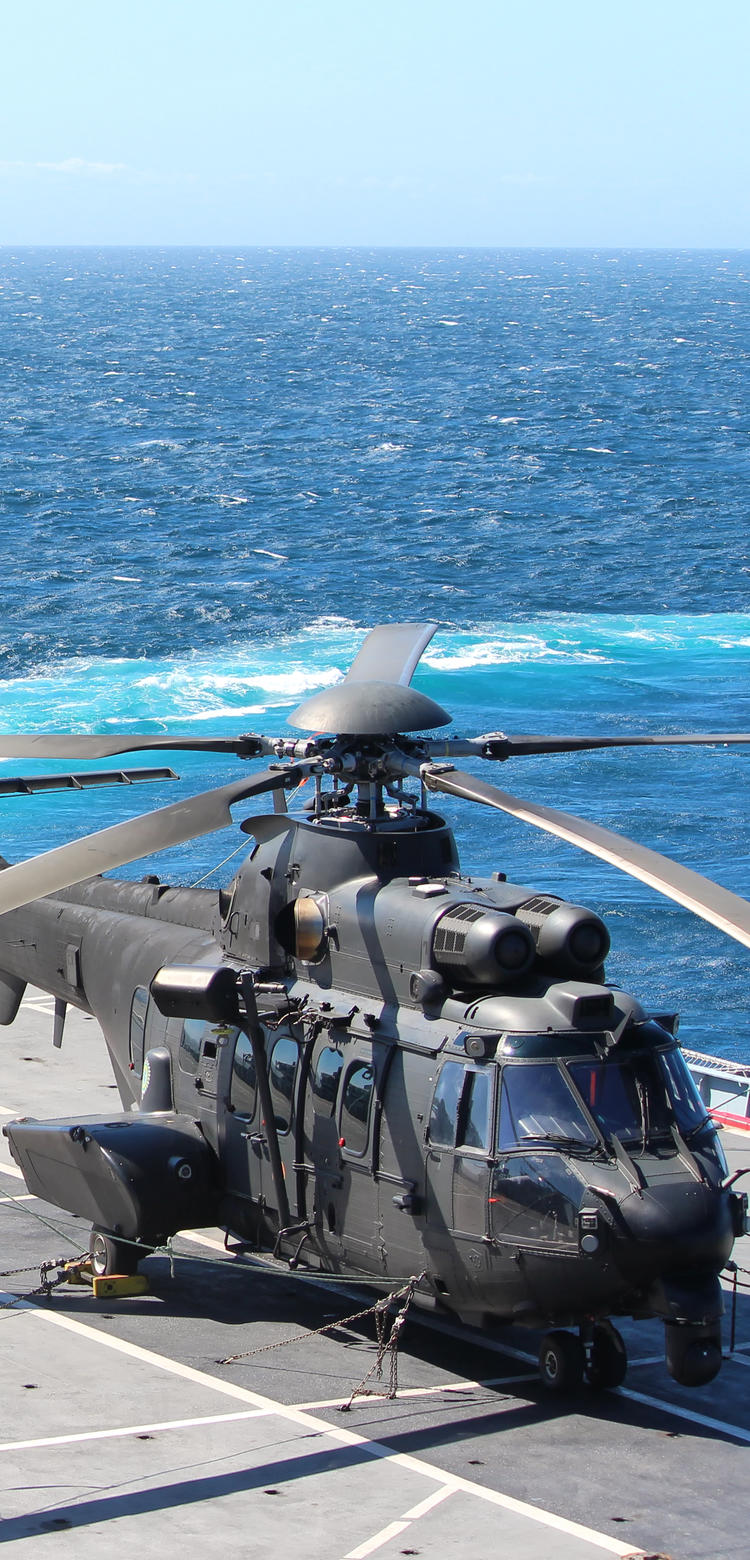 H225M das forças armadas brasileiras em embarcação H225M das forças armadas brasileiras em embarcação