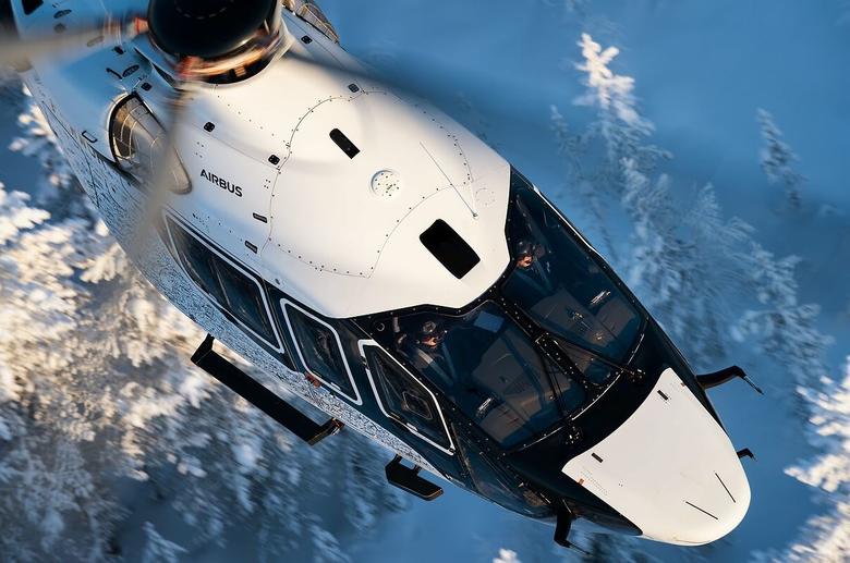 ACH160 sobrevoando a neve