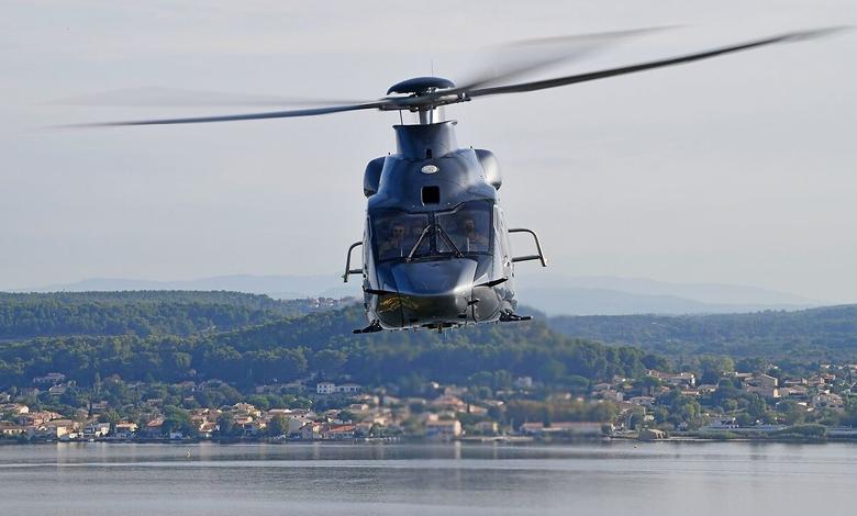 ACH160 sobrevoando um rio