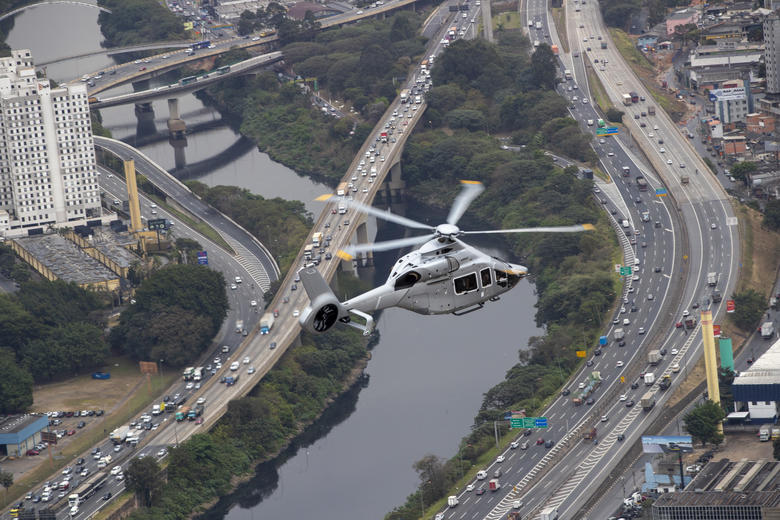 H160 Flying over São Paulo