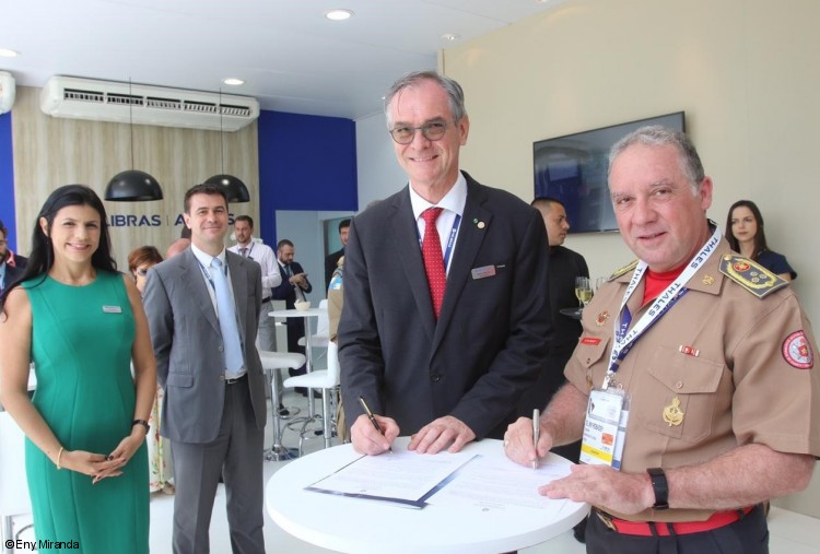 Helibras e Corpo de Bombeiros do Rio de Janeiro assinam carta de intenção para fornecimento de quatro helicópteros H125