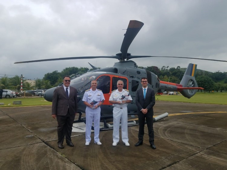 Helibras entrega o primeiro H135 da Marinha 
